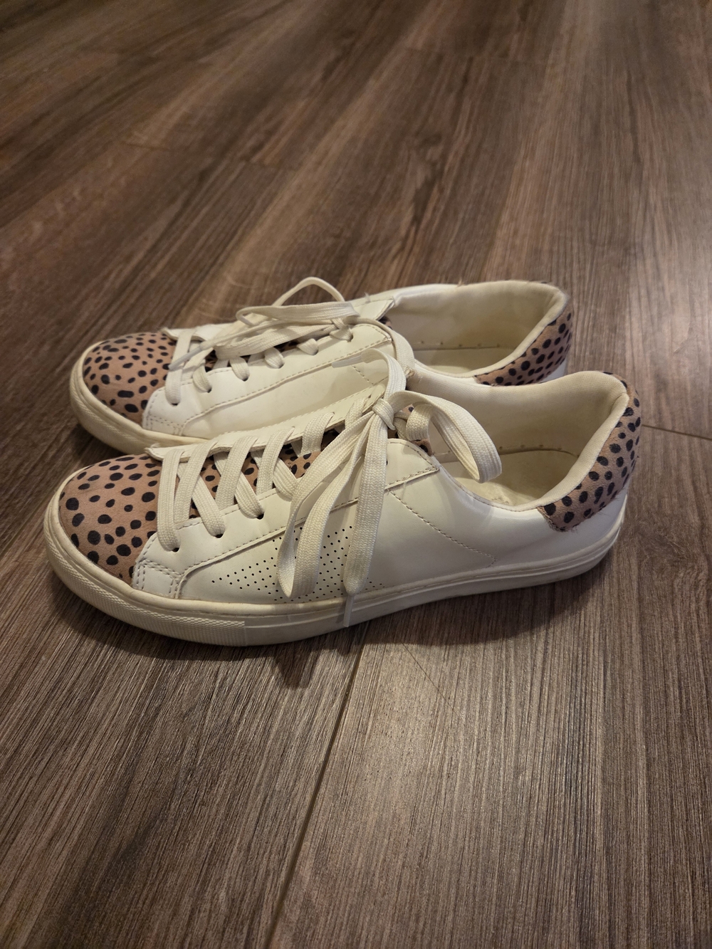 Universal Thread Women's Leopard Print Low Top Sneaker